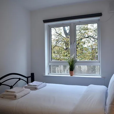 5 Bedroom Townhouse Near City Centre *