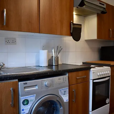 5 Bedroom Townhouse Near City Centre Apartment