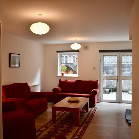 5 Bedroom Townhouse Near City Centre *