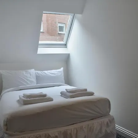 5 Bedroom Townhouse Near City Centre Apartment