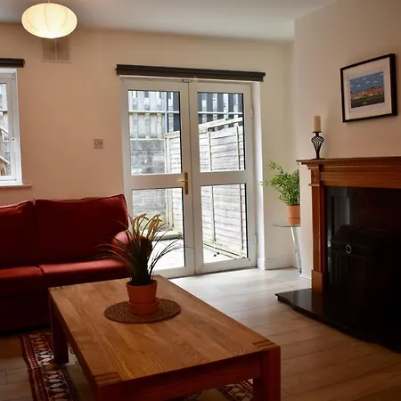 Διαμέρισμα 5 Bedroom Townhouse Near City Centre *