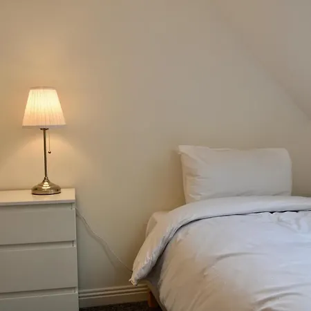 Διαμέρισμα 5 Bedroom Townhouse Near City Centre *